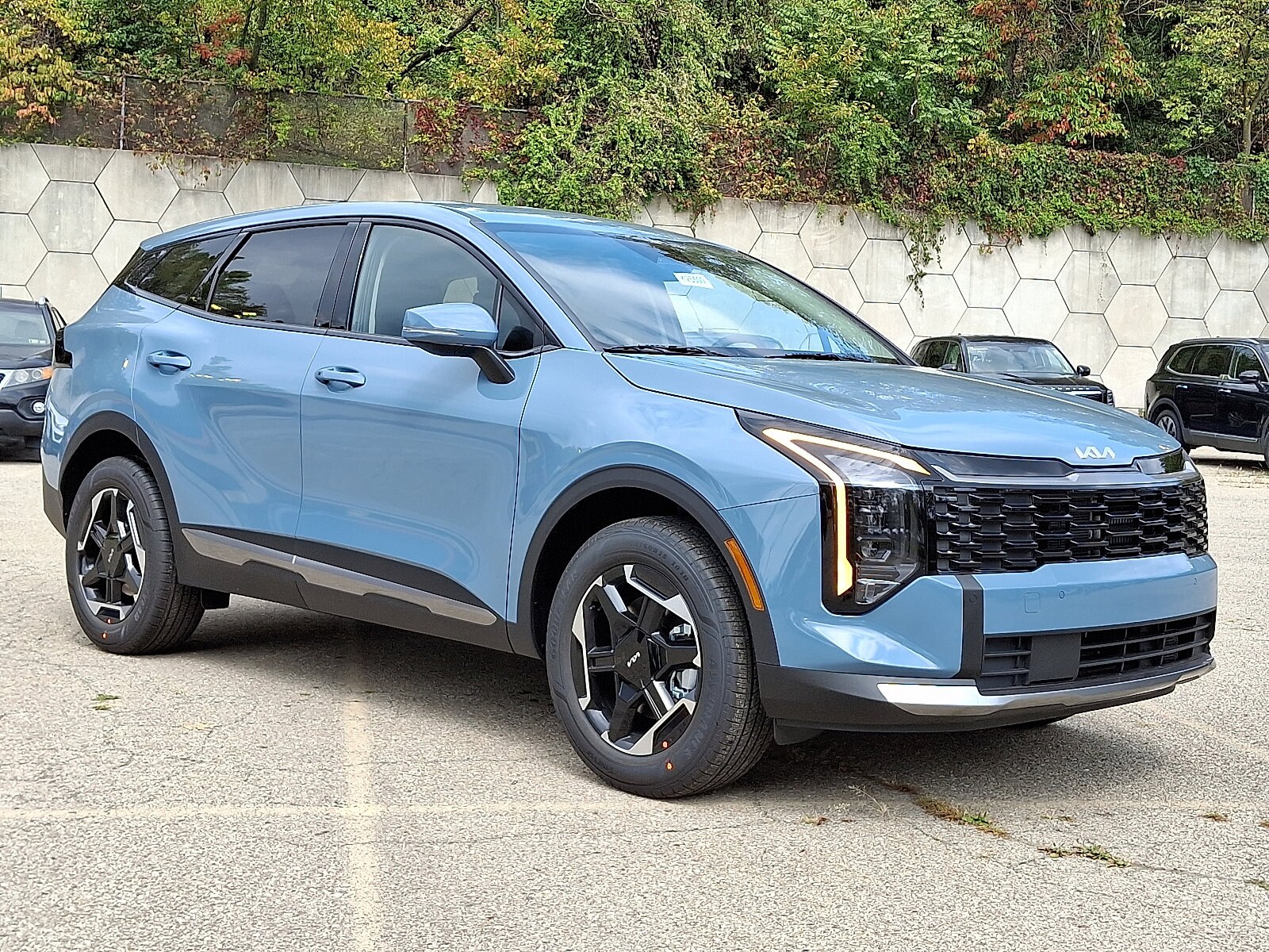2026 Kia Sportage Hybrid S photo 2