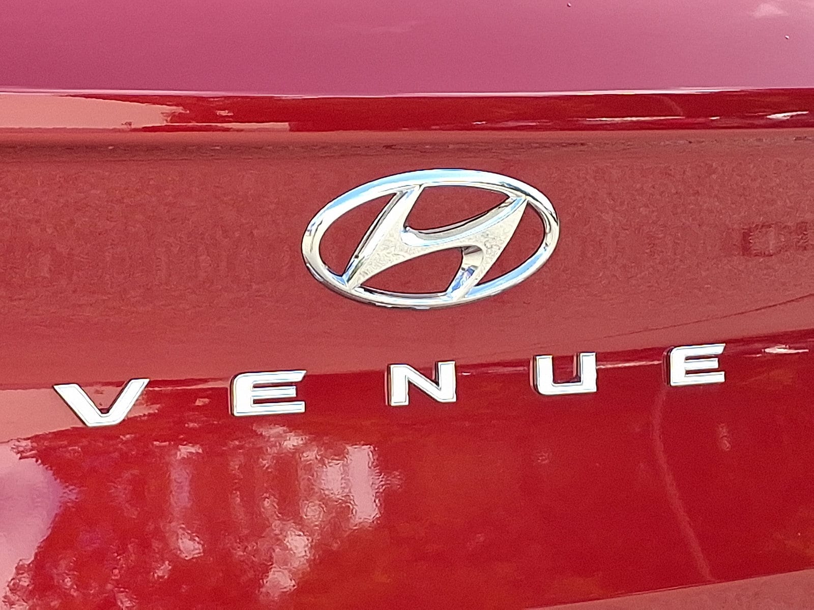 2023 Hyundai Venue Limited photo 2