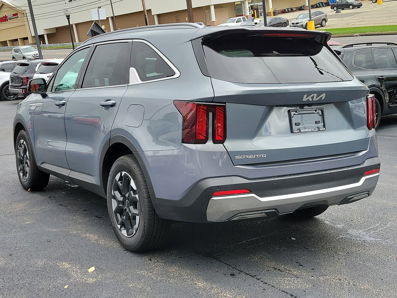 2025 Kia Sorento S photo 3