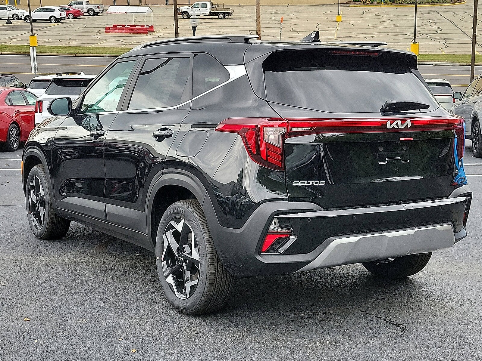 2025 Kia Seltos EX photo 2