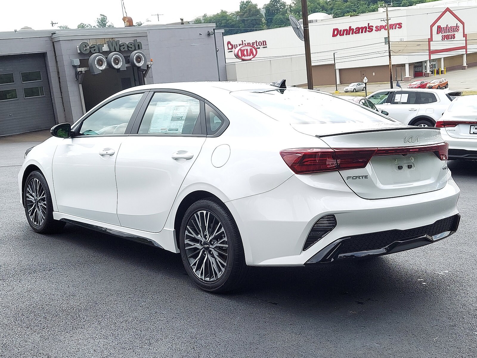 2022 Kia Forte GT-Line photo 3
