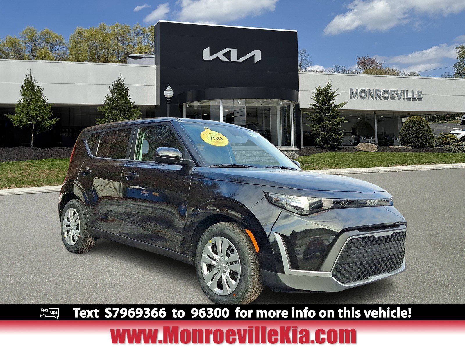 2025 Kia Soul LX's photo