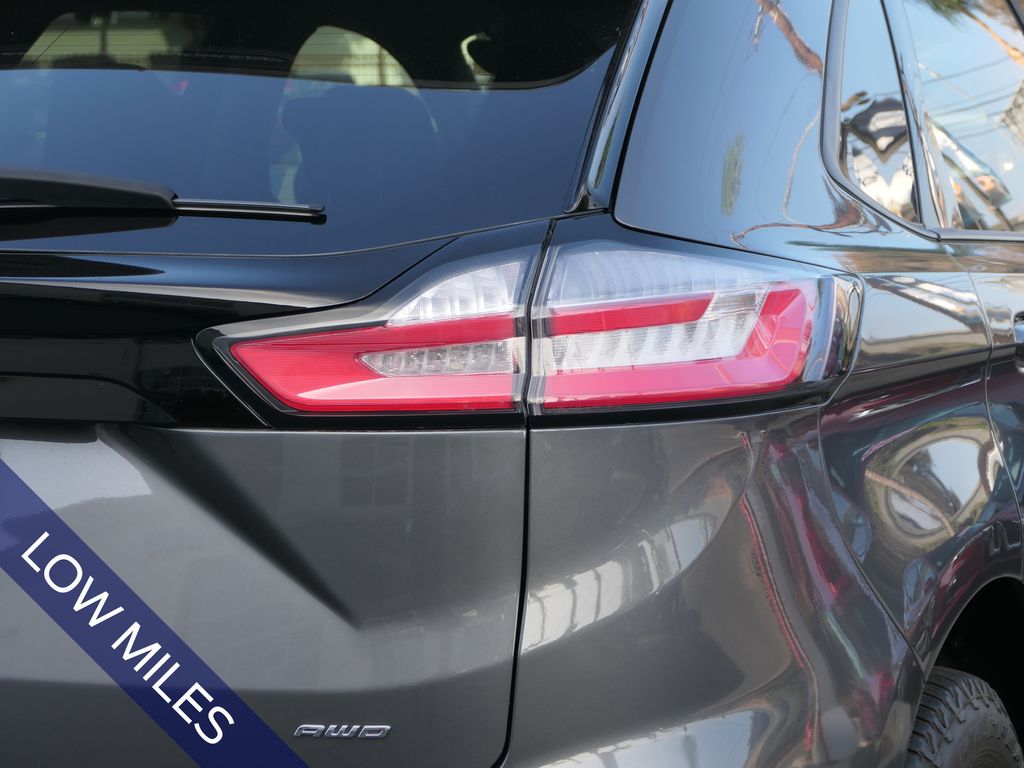 2023 Ford Edge SEL photo 4