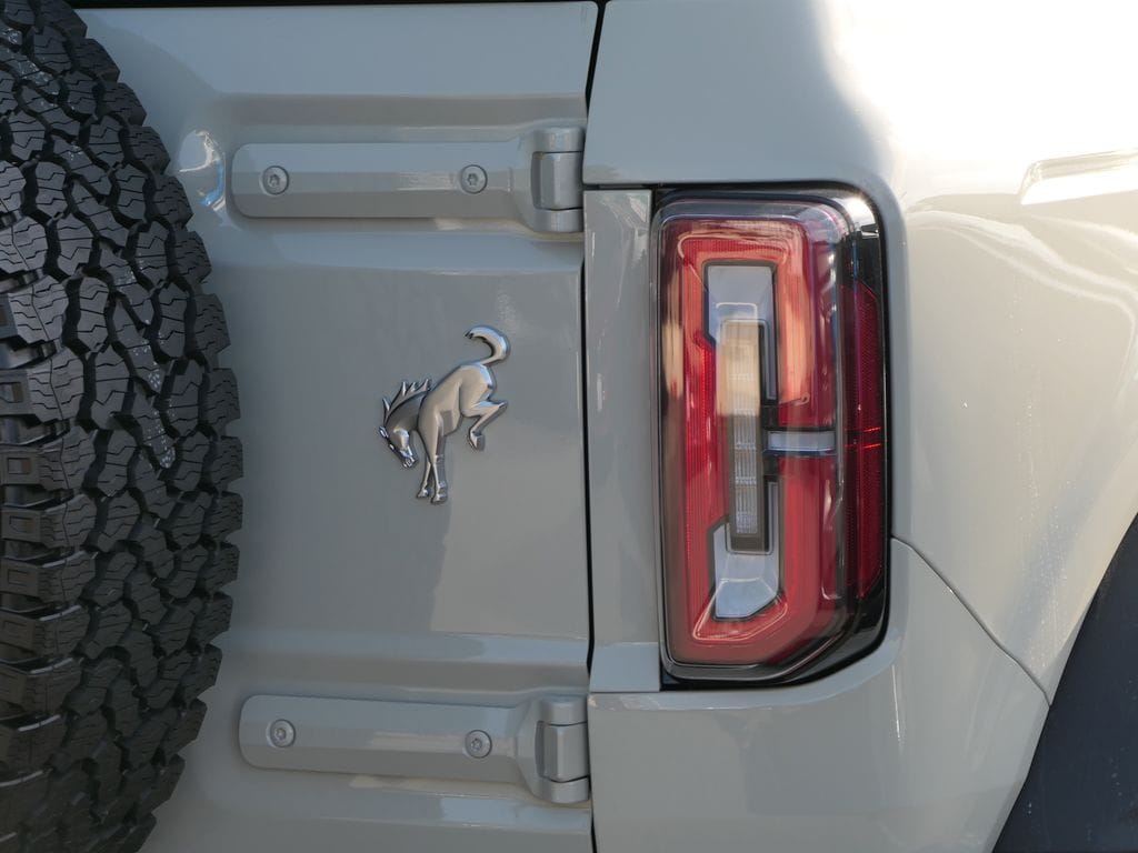 2025 Ford Bronco Outer Banks photo 4