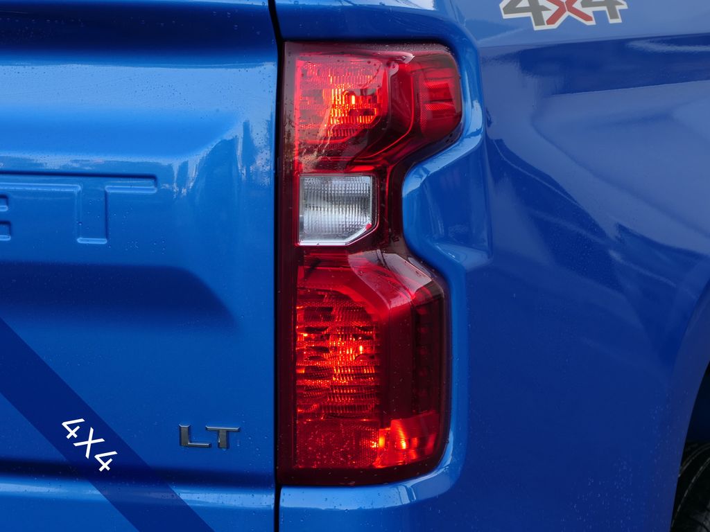 2025 Chevrolet Silverado 1500 LT photo 4