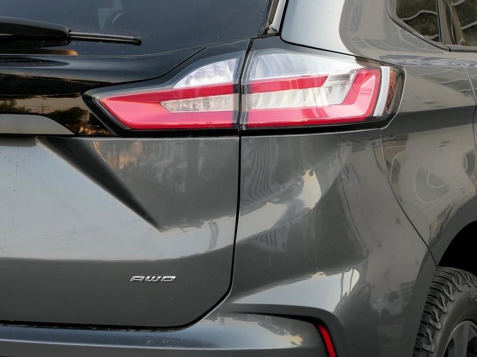 2023 Ford Edge SEL photo 3