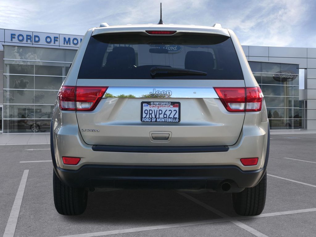2011 Jeep Grand Cherokee Laredo photo 4