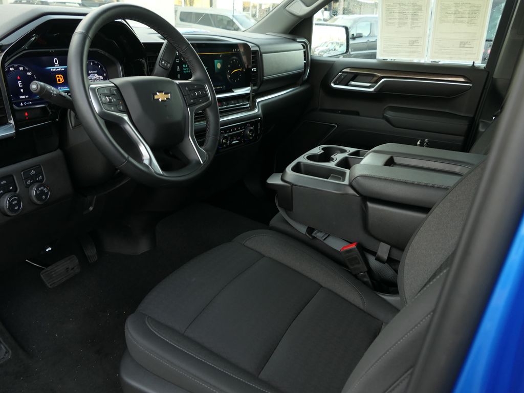 2025 Chevrolet Silverado 1500 LT - Photo 14