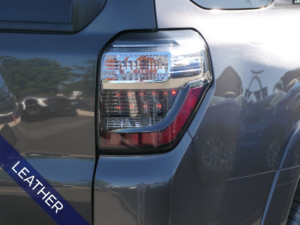 2022 Toyota 4Runner Limited photo 4
