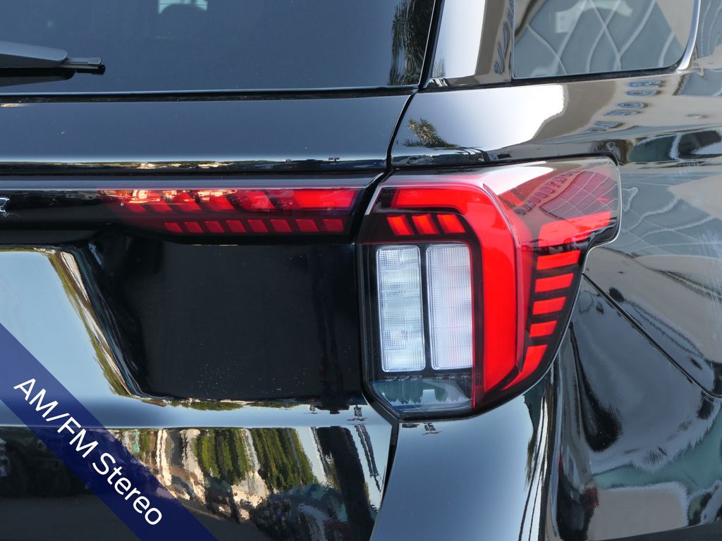 2026 Ford Explorer Active photo 4