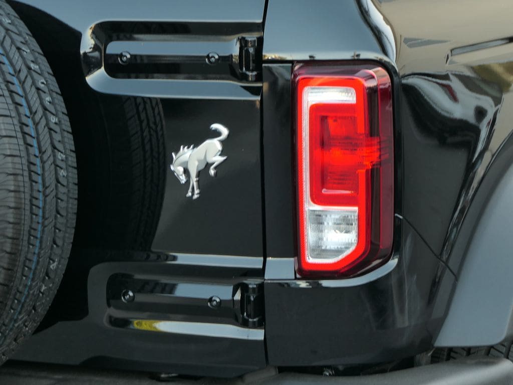 2025 Ford Bronco Base photo 4