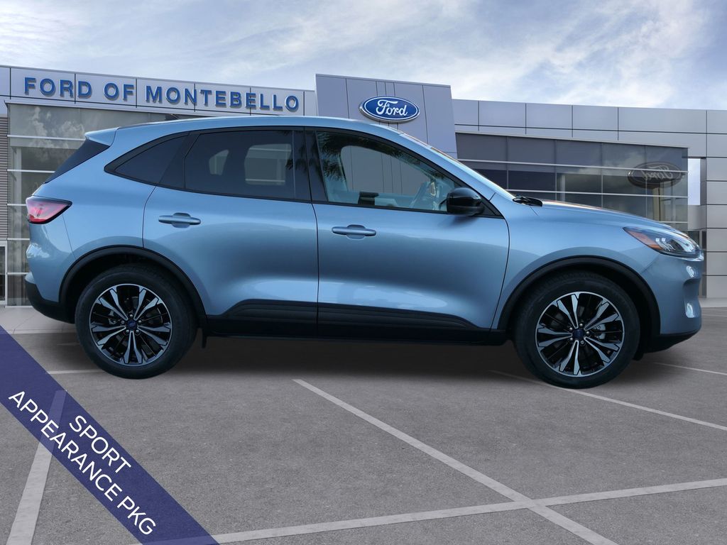 2022 Ford Escape SE photo 2