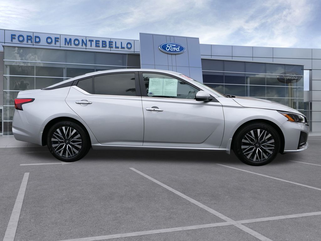 2024 Nissan Altima 2.5 SV photo 2