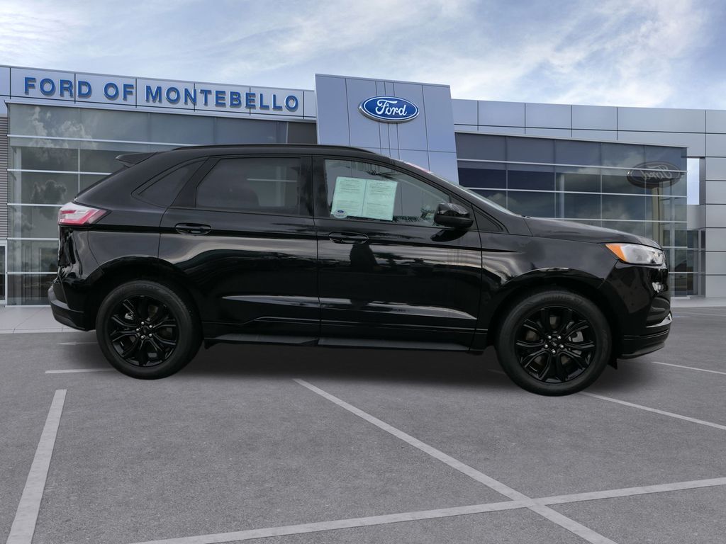 2022 Ford Edge SE photo 2