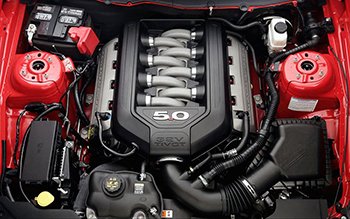 2011-ford-mustang-GT-engine-in-engine-bay.jpg