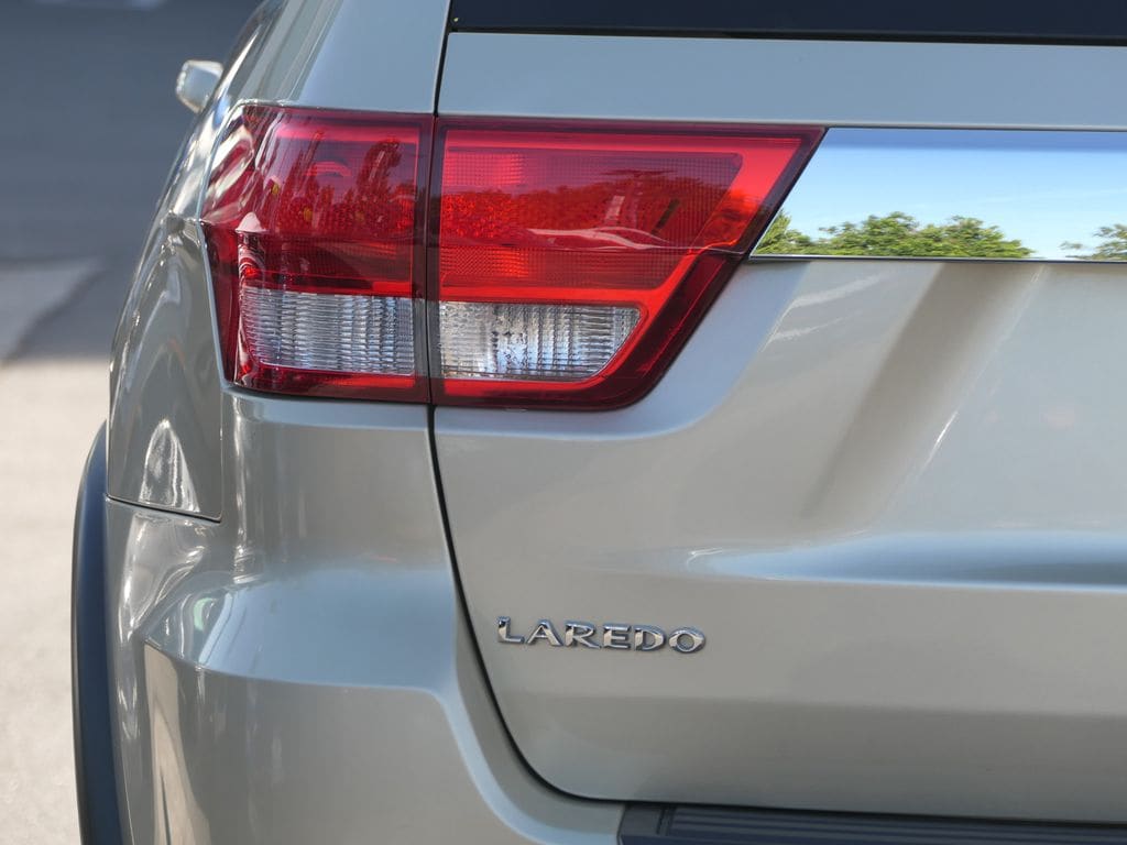 2011 Jeep Grand Cherokee Laredo photo 5