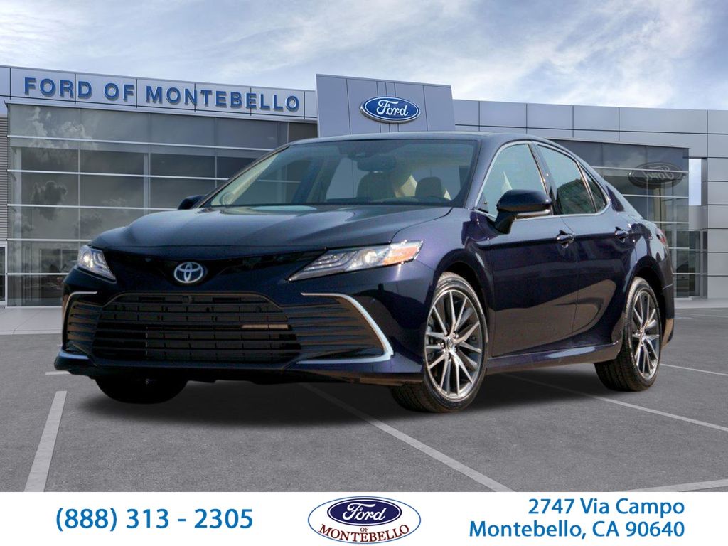 2022 Toyota Camry LE's photo