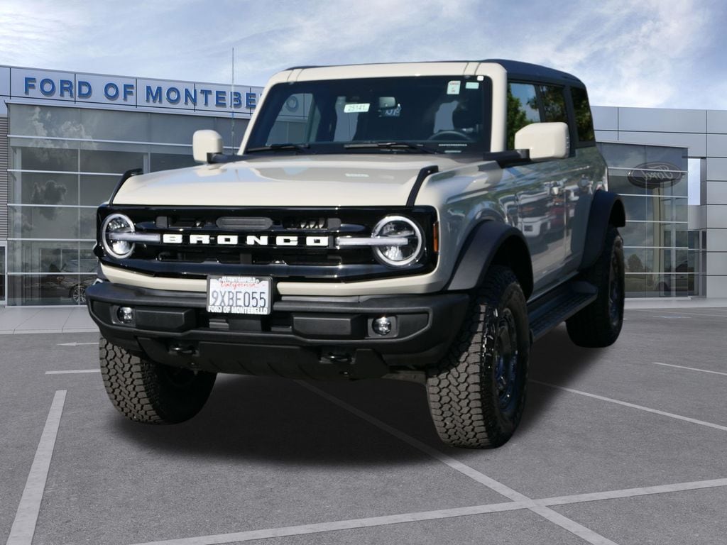 2025 Ford Bronco Outer Banks photo 3