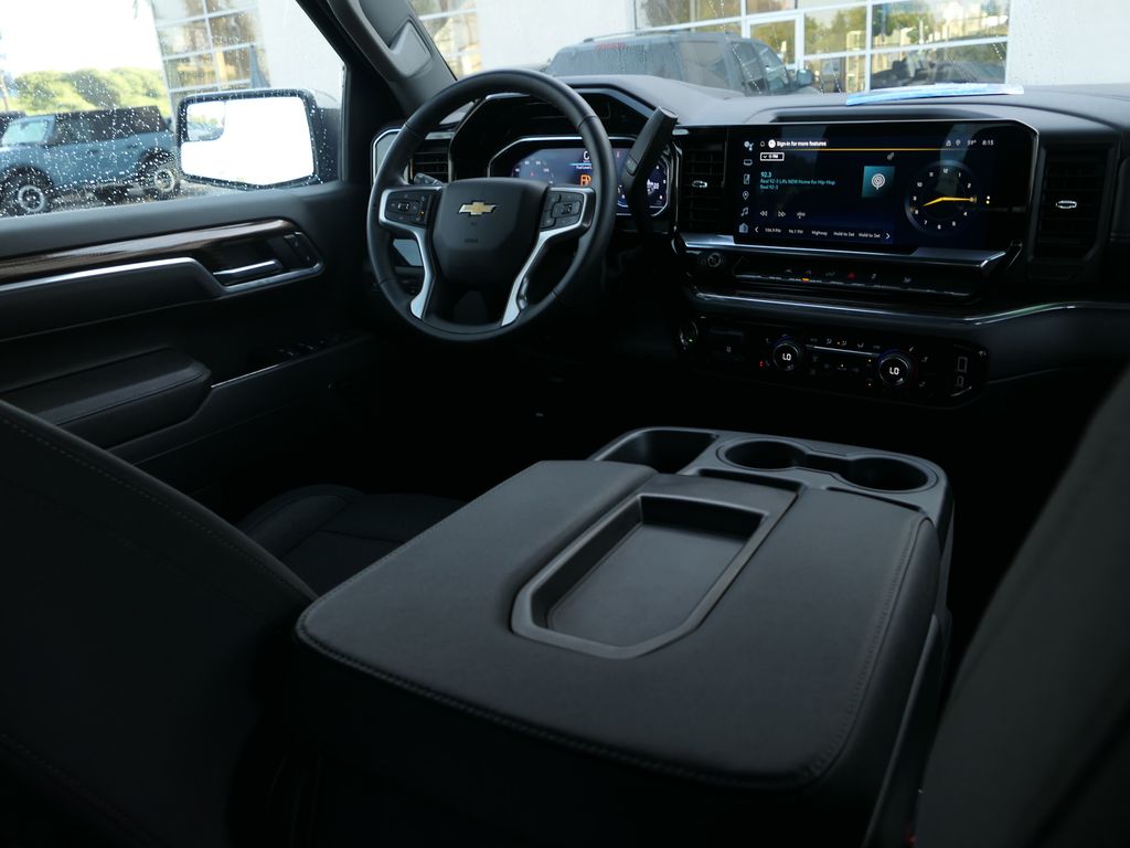 2025 Chevrolet Silverado 1500 LT - Photo 25