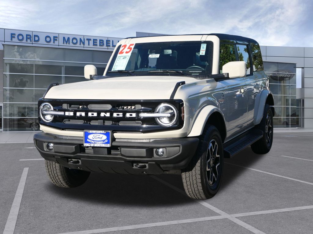 2025 Ford Bronco Outer Banks photo 3