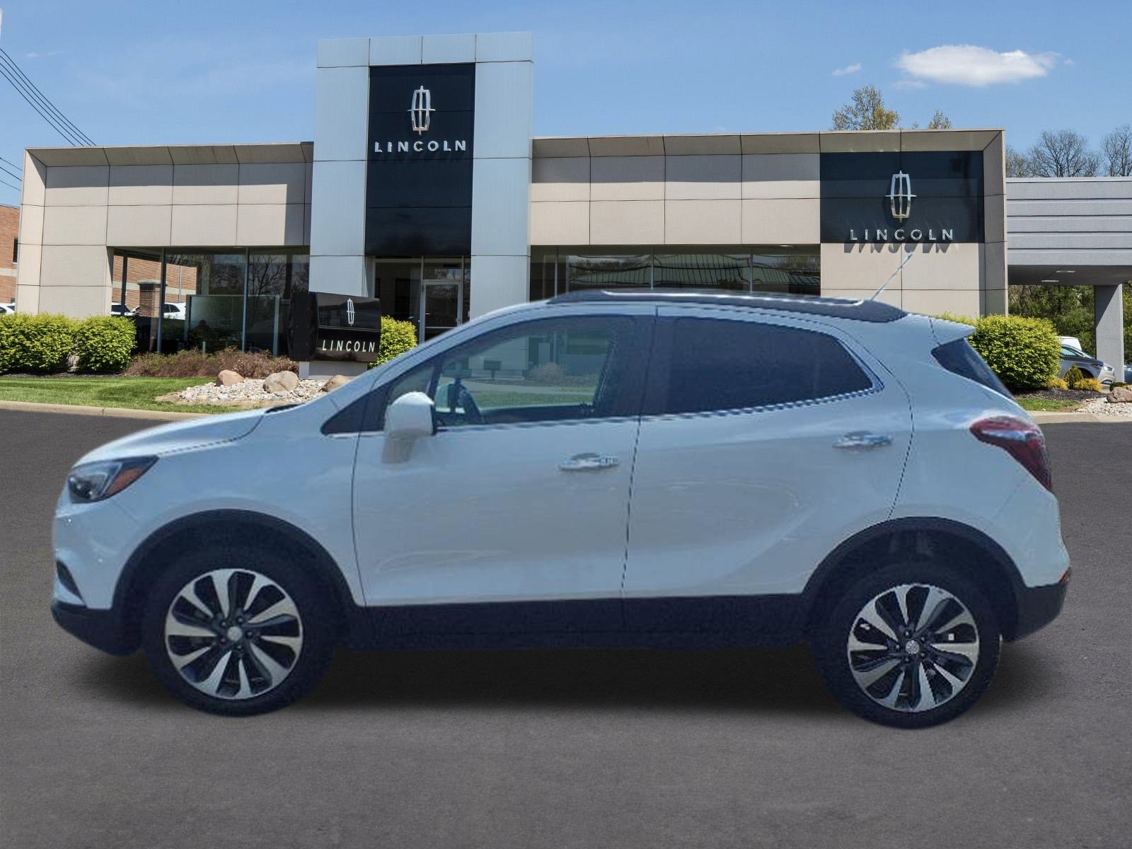 2022 Buick Encore Preferred photo 3