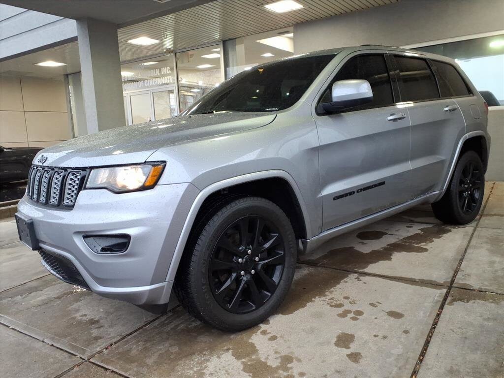 2019 Jeep Grand Cherokee Altitude photo 3