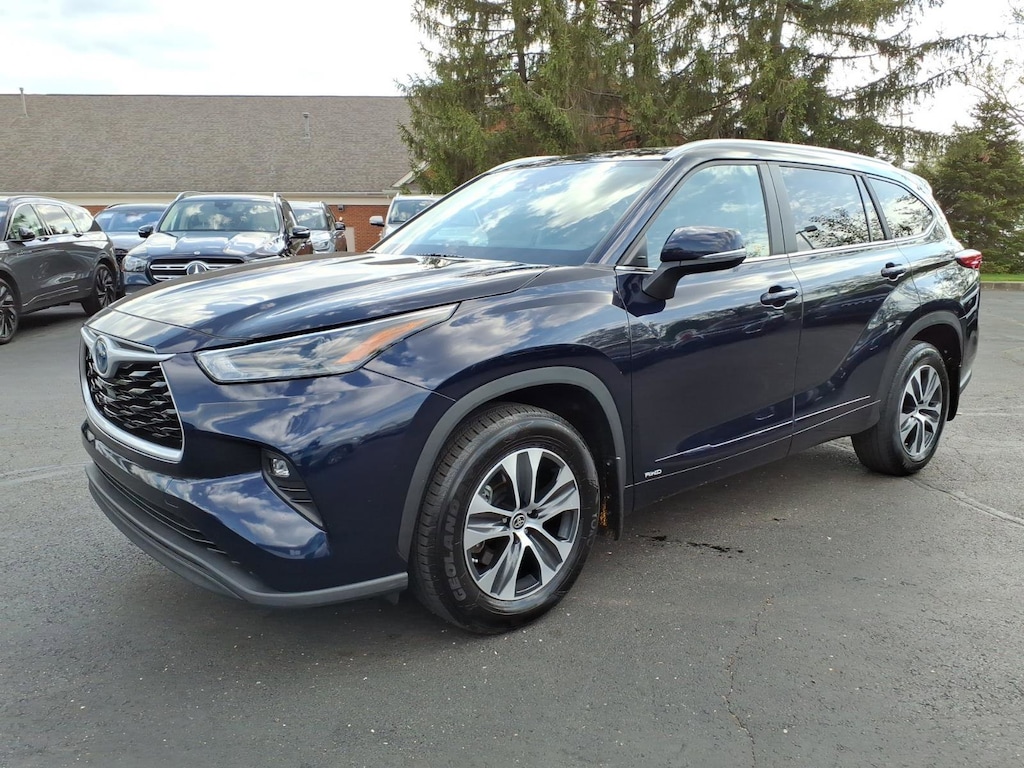 Used 2023 Toyota Highlander Hybrid XLE SUV