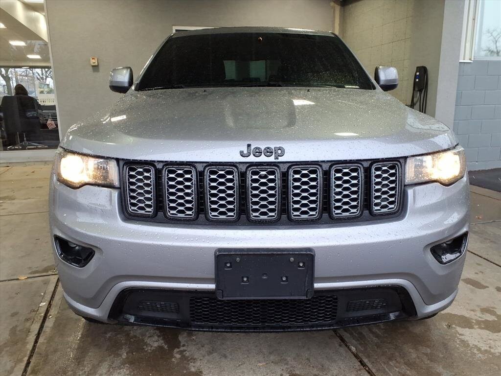2019 Jeep Grand Cherokee Altitude photo 2