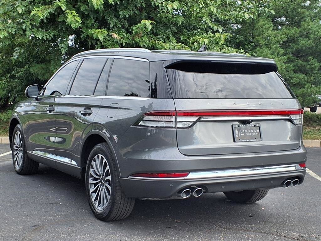 2022 Lincoln Aviator Standard photo 3