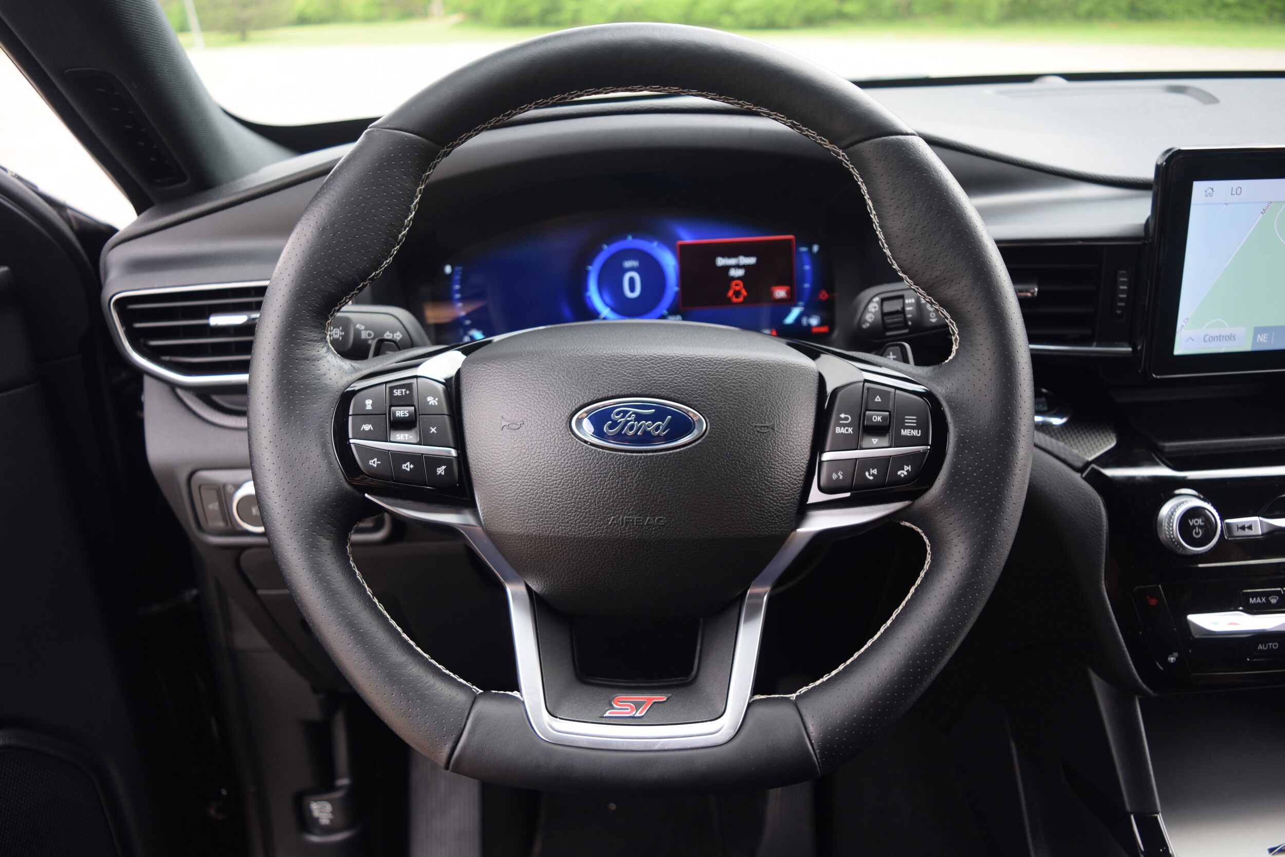2022 Ford Explorer ST photo 3