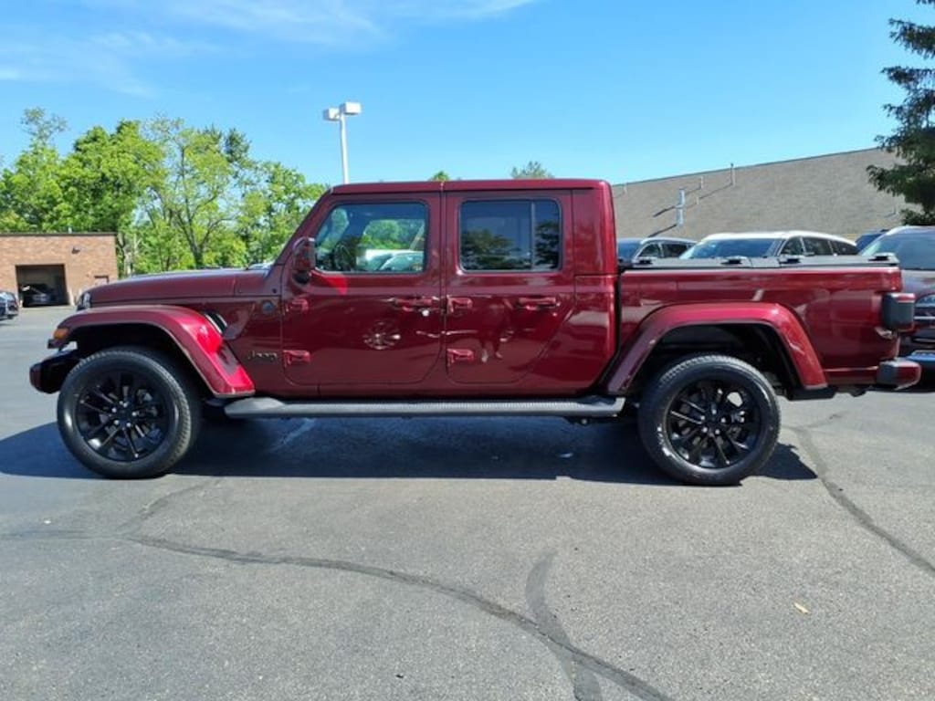 Used 2021 Jeep Gladiator Overland Truck Crew Cab