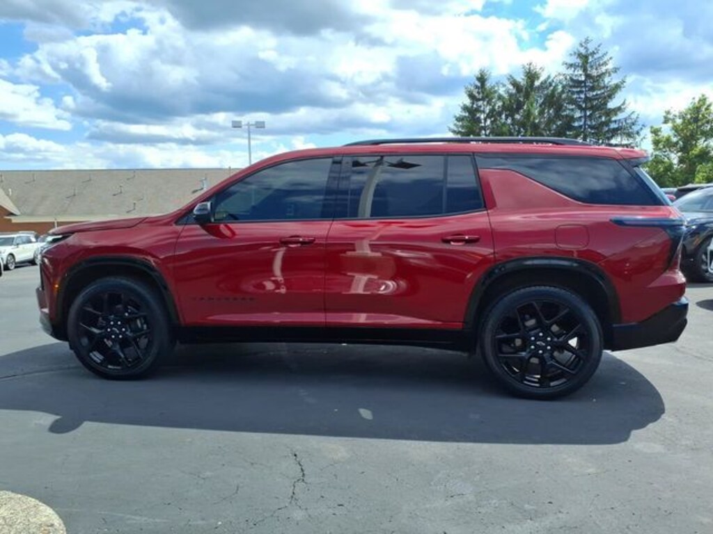 Used 2025 Chevrolet Traverse RS SUV