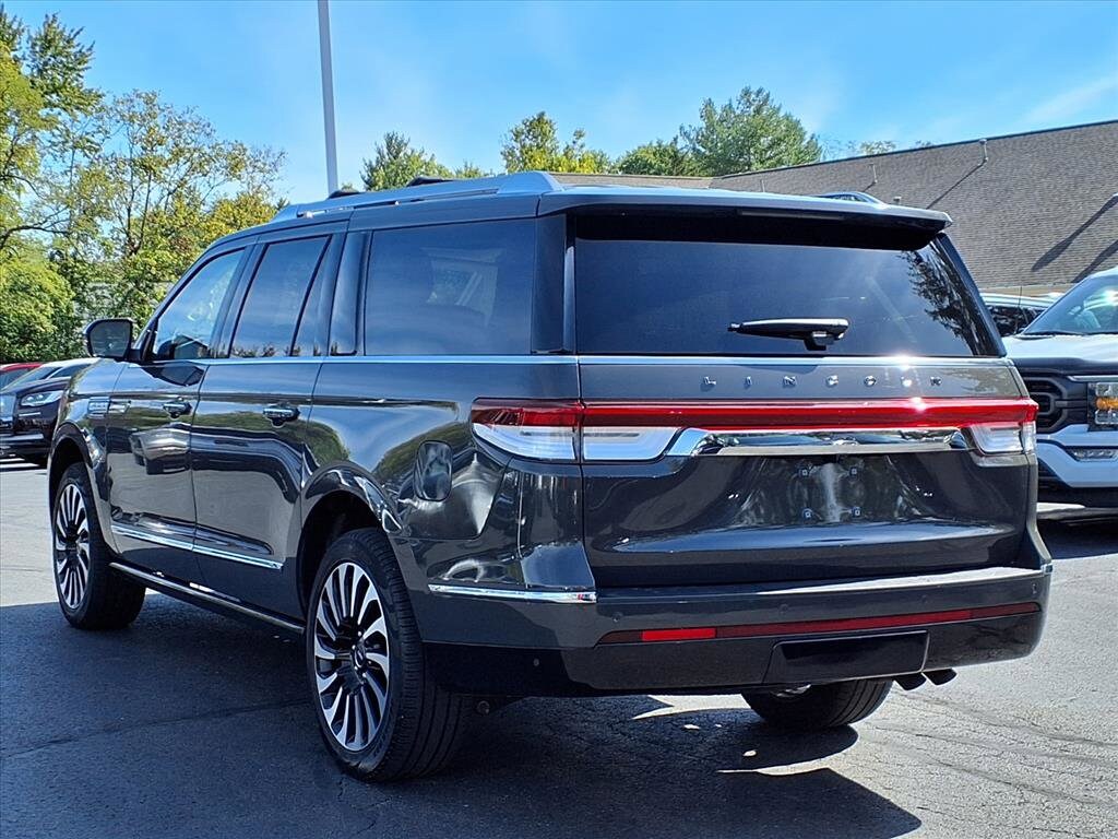2022 Lincoln Navigator Black Label photo 3