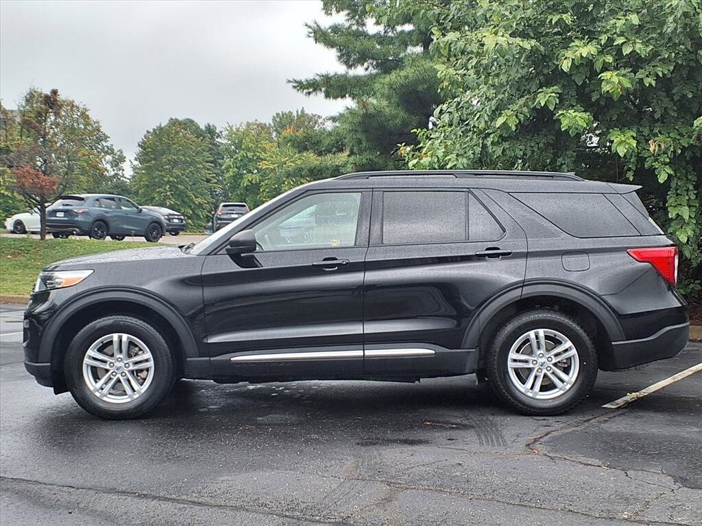2023 Ford Explorer XLT photo 2