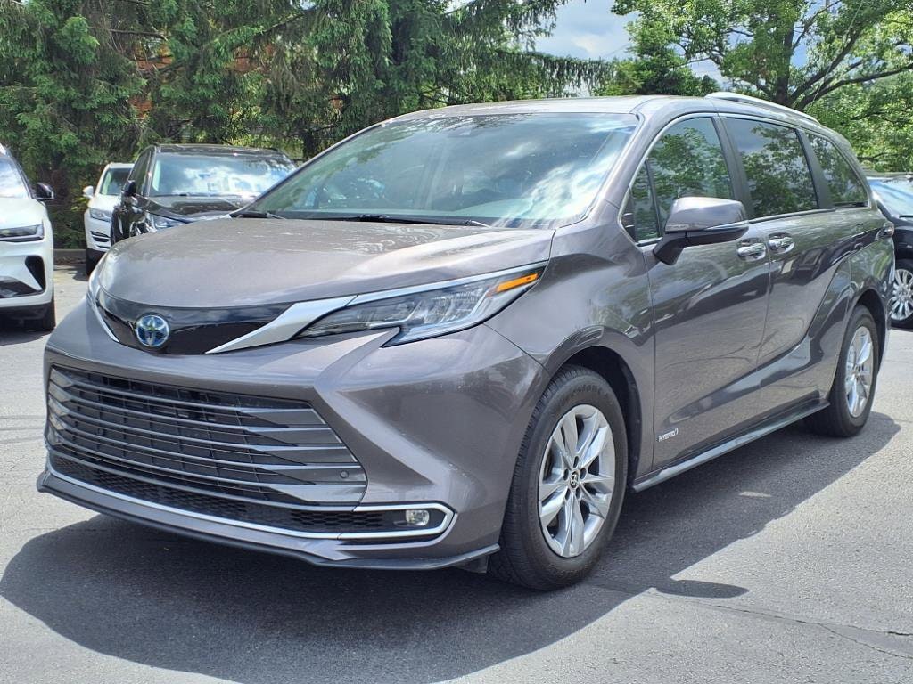 Used 2021 Toyota Sienna Limited with VIN 5TDZRKEC6MS030134 for sale in Cincinnati, OH