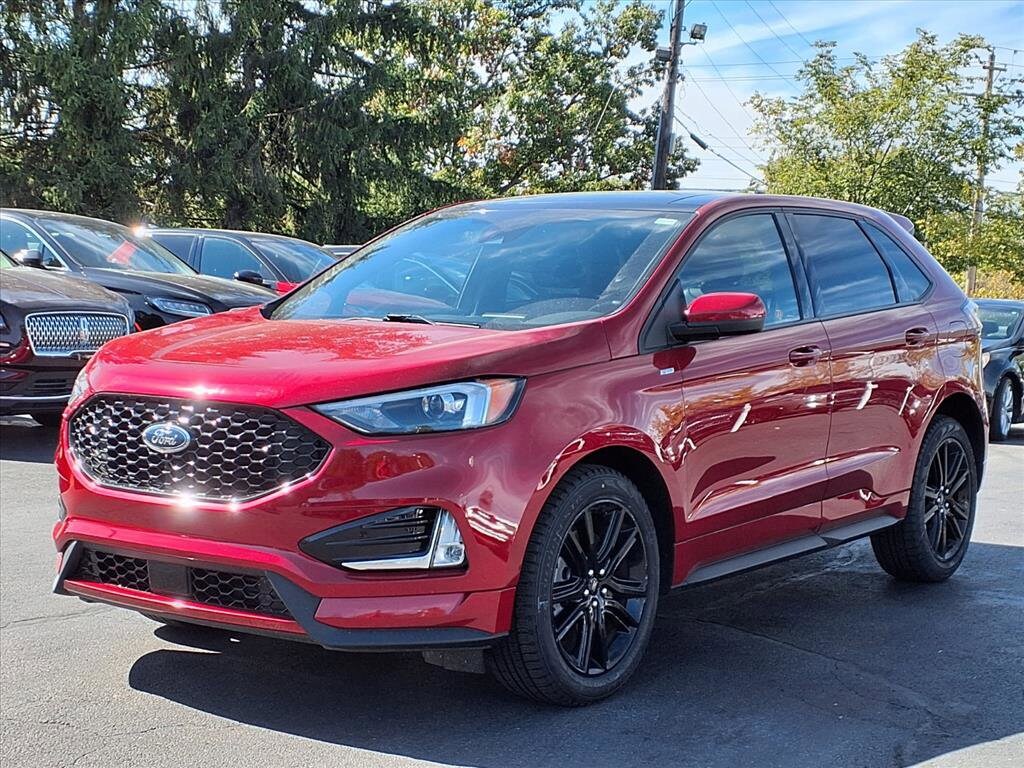 2021 Ford Edge SEL photo 2