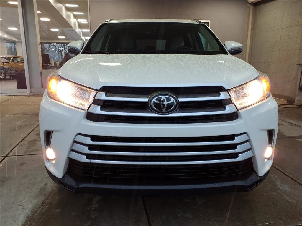 2018 Toyota Highlander SE XLE photo 2