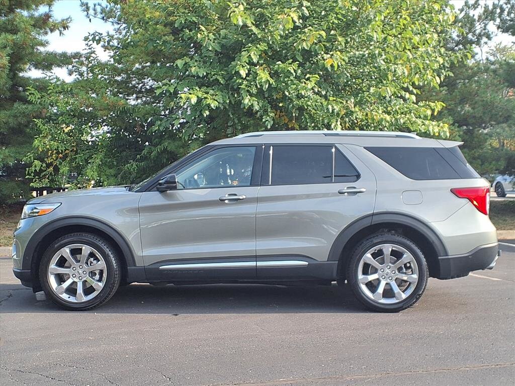2020 Ford Explorer Platinum photo 2