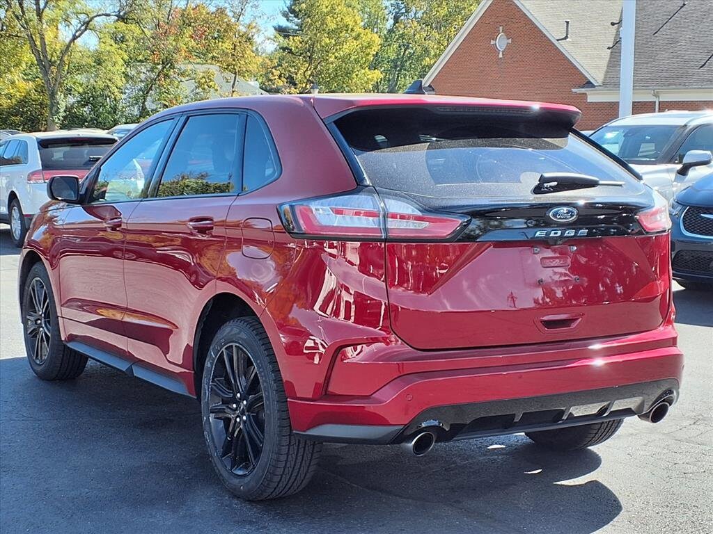 2021 Ford Edge SEL photo 4