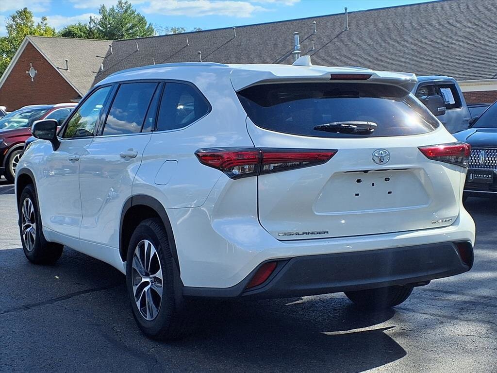 2021 Toyota Highlander XLE photo 4