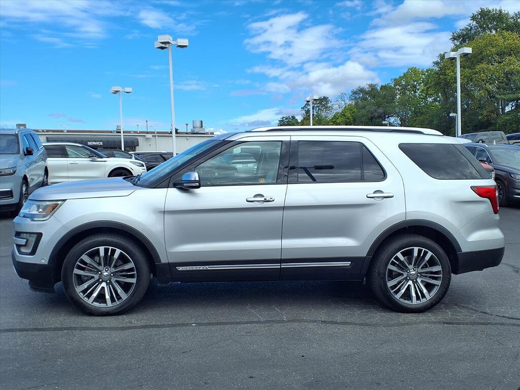 2016 Ford Explorer Platinum photo 2