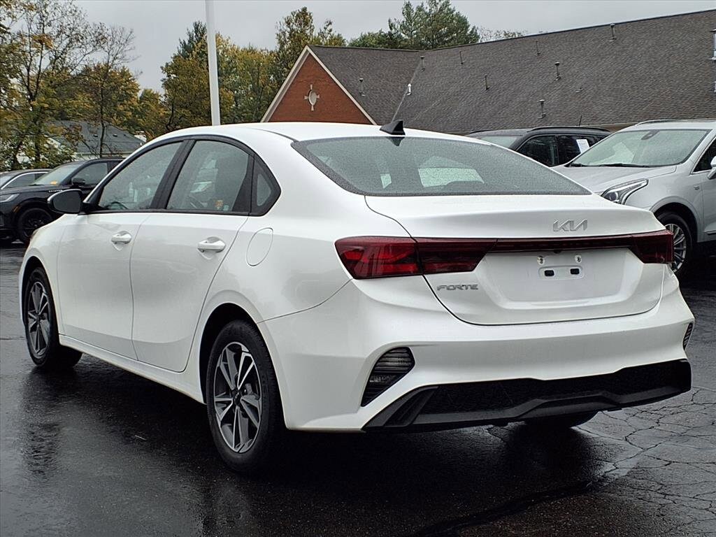 2023 Kia Forte LXS photo 4
