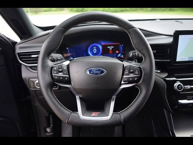 2022 Ford Explorer ST photo 3