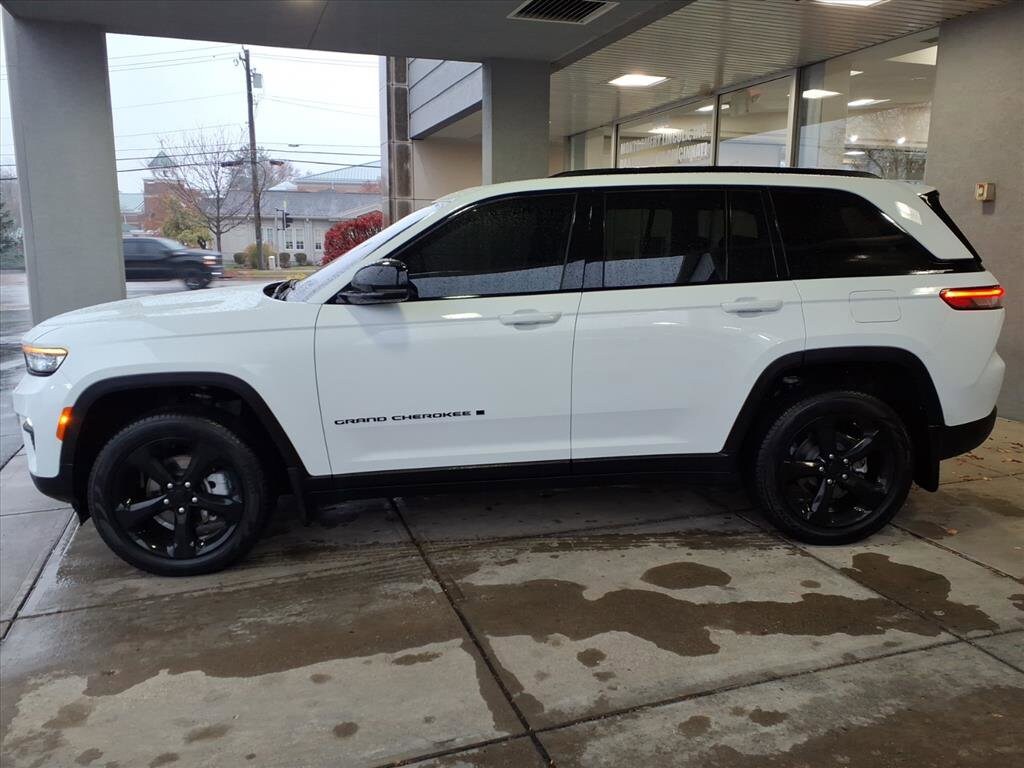 2025 Jeep Grand Cherokee Limited photo 4