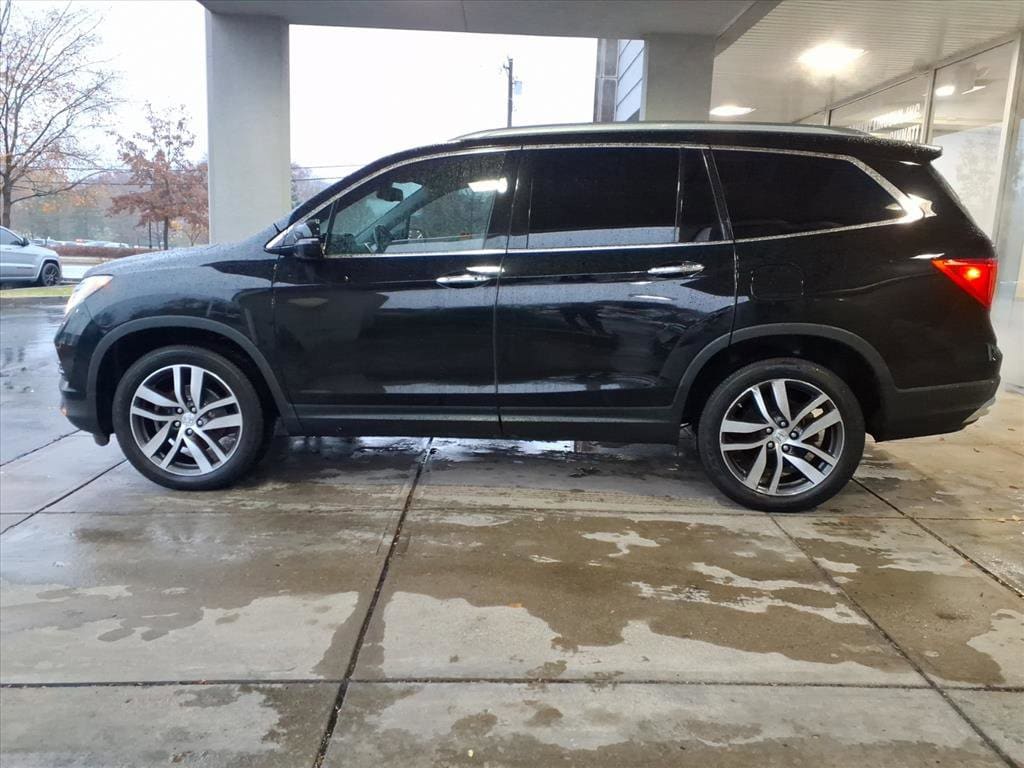 Used 2017 Honda Pilot Touring AWD SUV