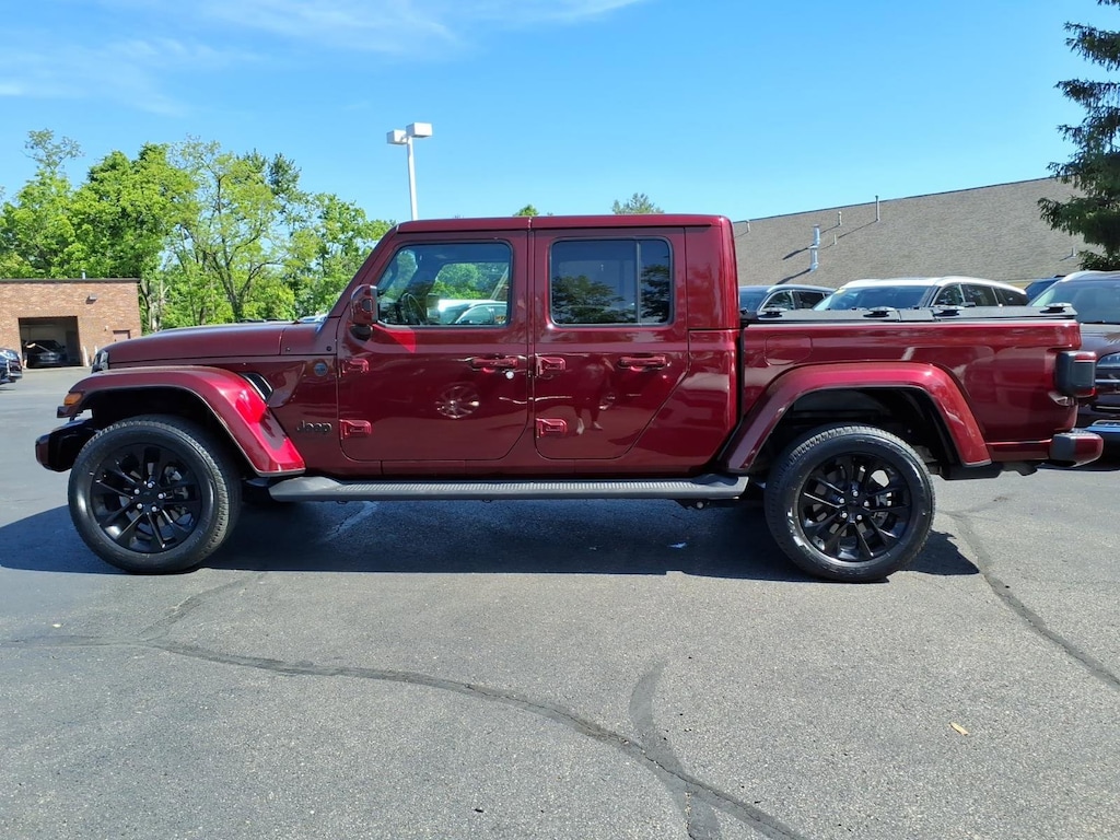 Used 2021 Jeep Gladiator Overland Truck Crew Cab