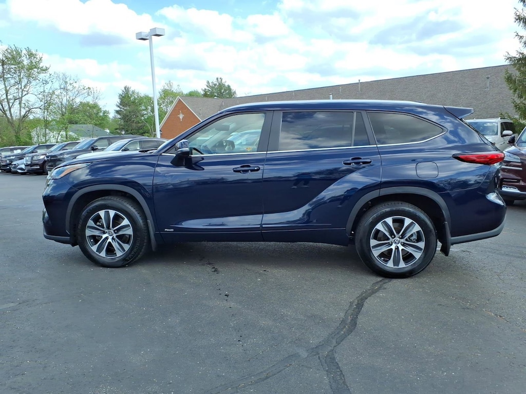 Used 2023 Toyota Highlander Hybrid XLE SUV