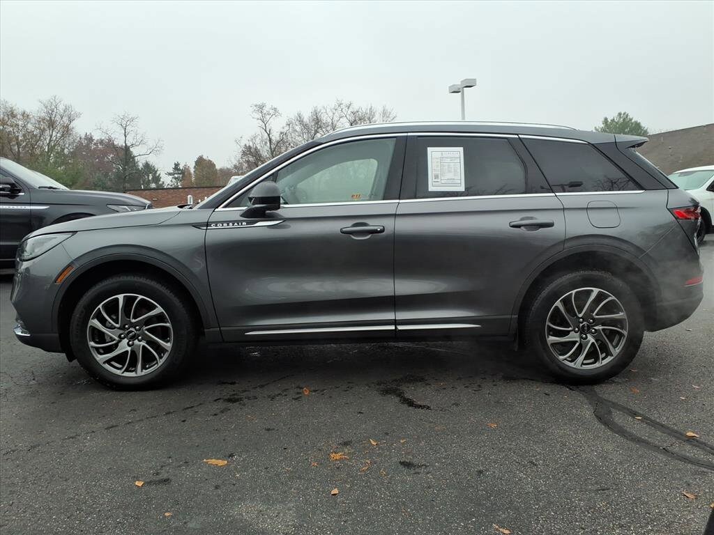 2022 Lincoln Corsair Standard photo 4