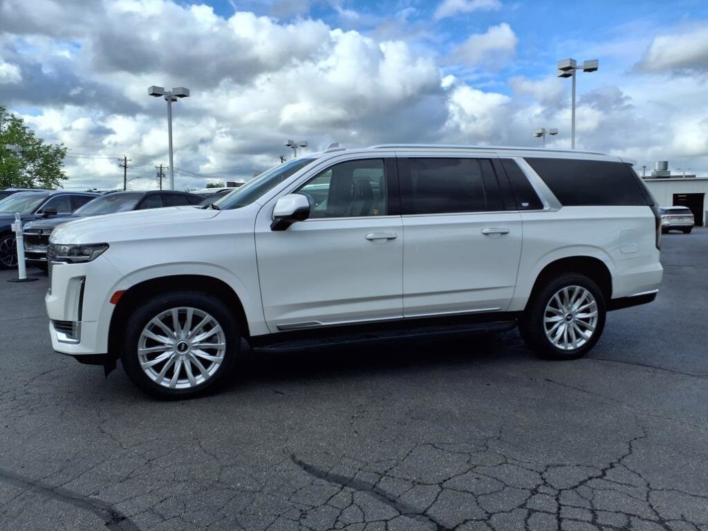 2022 Cadillac Escalade ESV Luxury photo 3