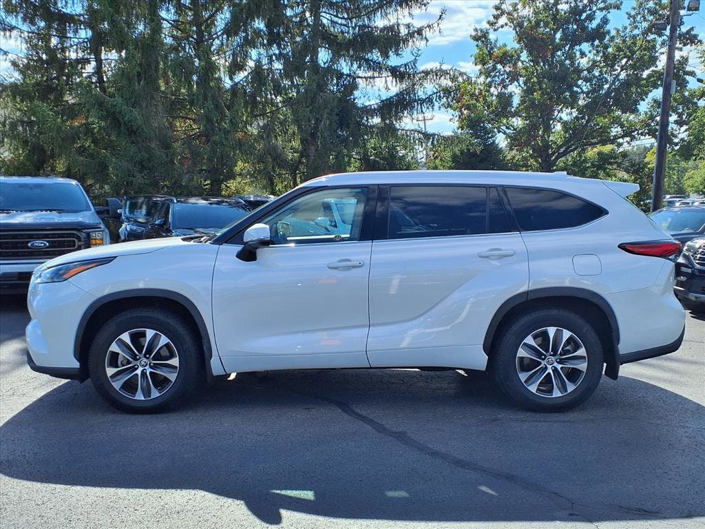 Used 2021 Toyota Highlander XLE SUV